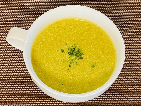 ブロッコリーと人参、玉ねぎの豆乳スープ